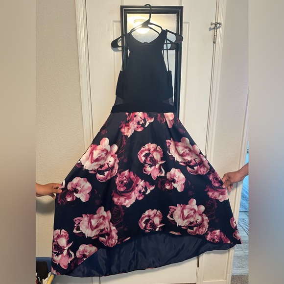 Dark blue gown, size 14P from Macys. No longer fits - Picture 6 of 6